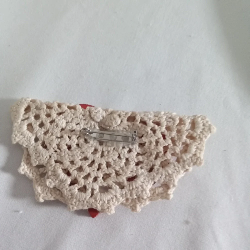 Handmade Merry Christmas Red Wood Heart Crochet Lace Brooch Pin Festive Holiday